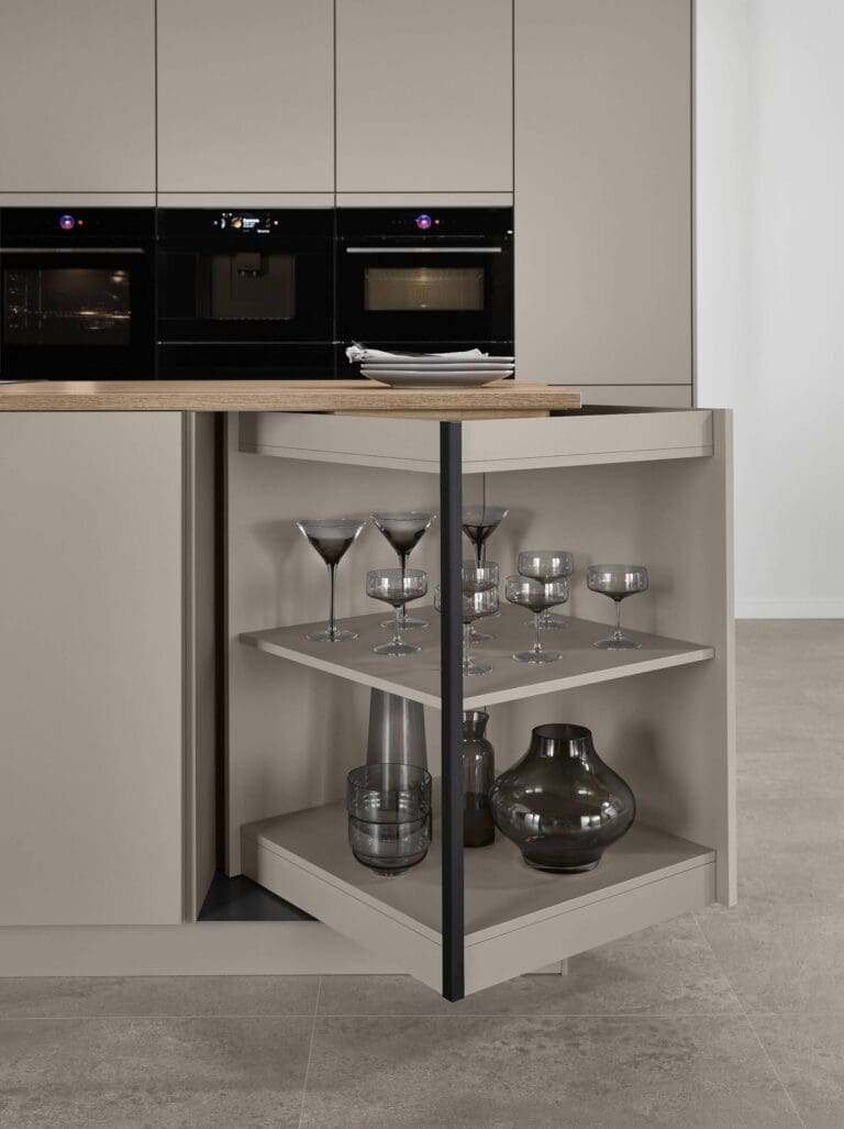 What Colours Go With a Cashmere Colour Kitchen? Walls, Worktops ...